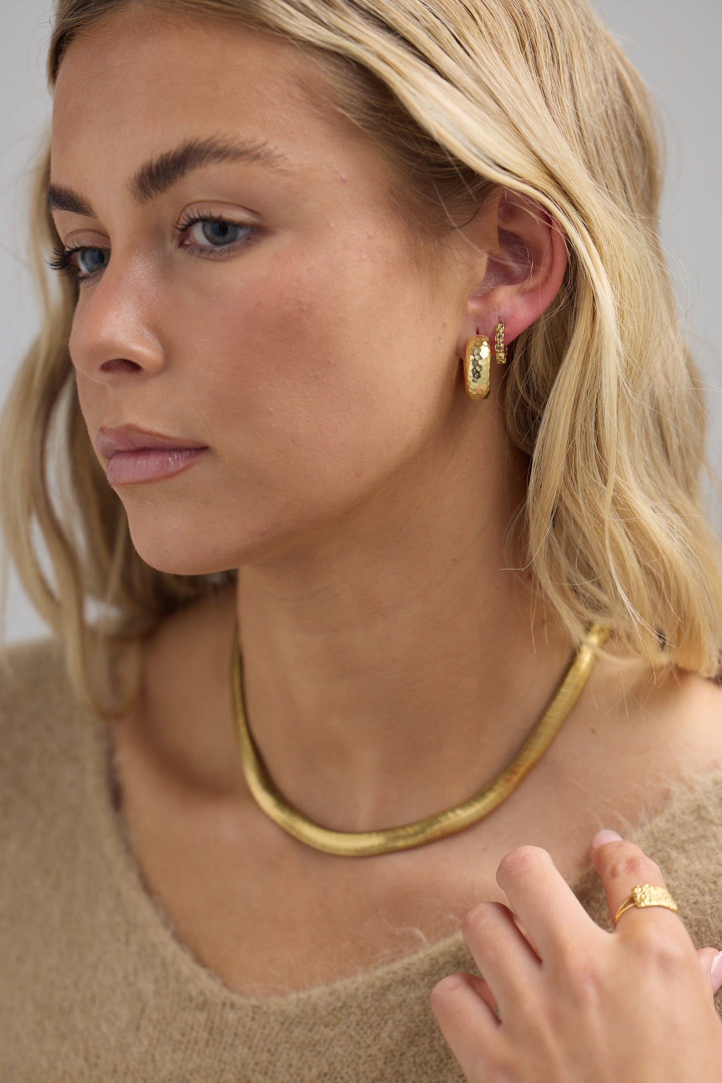 Abby Hoop Earrings Gold